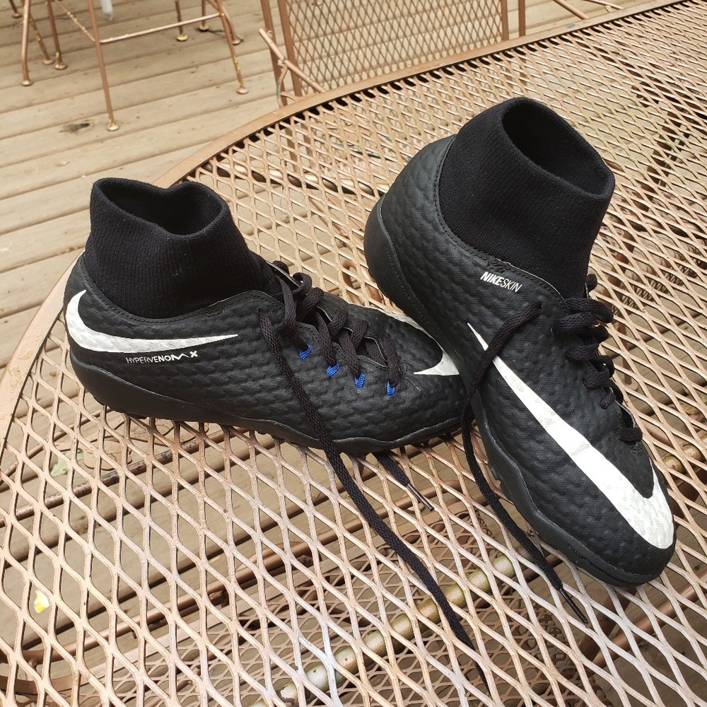 Youth Nike Hypervenom turf soccer shoes size 5.5